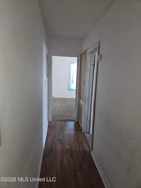 Entry Way - 870 Crawford St, Jackson, MS 39203 photo 3 of 3