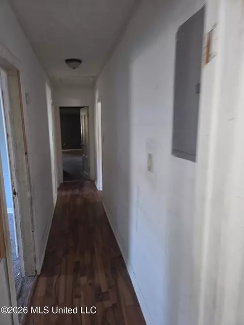 Entry Way - 870 Crawford St, Jackson, MS 39203 photo 2 of 3