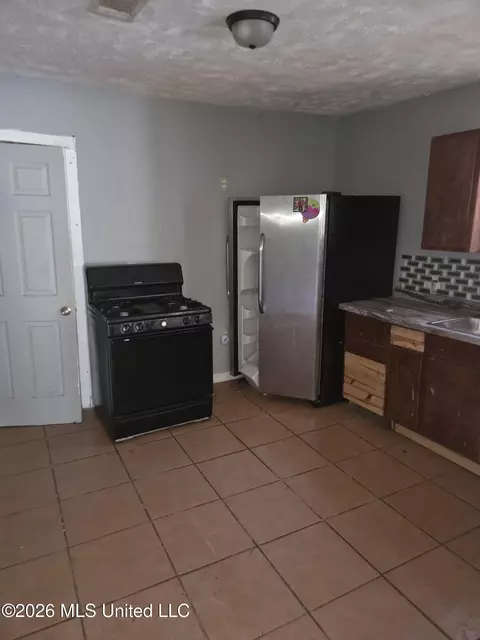 Kitchen - 870 Crawford St, Jackson, MS 39203 photo 1 of 1
