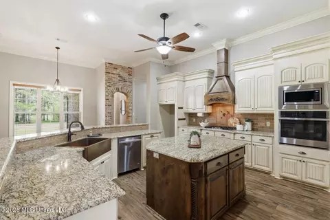 Kitchen - 306 Kitty Hawk Cir, Brandon, MS 39047 photo 3 of 7