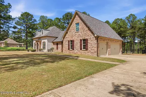 Exterior - 306 Kitty Hawk Cir, Brandon, MS 39047 photo 4 of 13