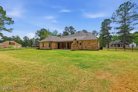 Exterior - 306 Kitty Hawk Cir, Brandon, MS 39047 photo 8 of 13