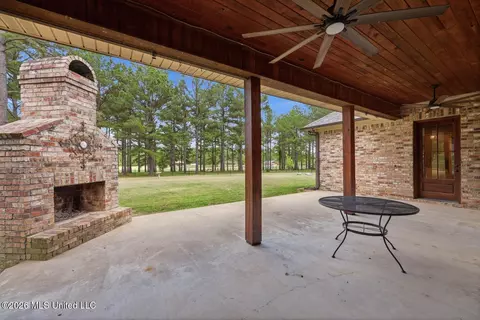 Exterior - 306 Kitty Hawk Cir, Brandon, MS 39047 photo 6 of 13