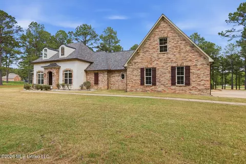 Exterior - 306 Kitty Hawk Cir, Brandon, MS 39047 photo 3 of 13