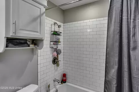 Bath - 105 Point Clear, Florence, MS 39073 photo 1 of 6