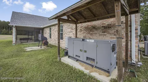 Exterior - 1021 Tyler Dr, Summit, MS 39666 photo 2 of 4