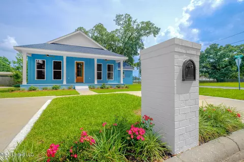 2100 Curcor Dr, Gulfport, MS 39507