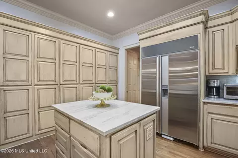 Kitchen - 476 Wimbledon Dr, Brandon, MS 39047 photo 4 of 7
