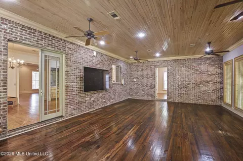 Living - 476 Wimbledon Dr, Brandon, MS 39047 photo 6 of 9