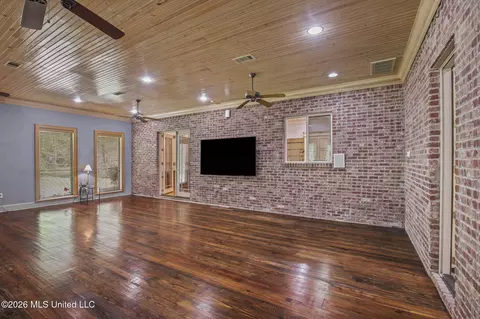 Living - 476 Wimbledon Dr, Brandon, MS 39047 photo 5 of 9
