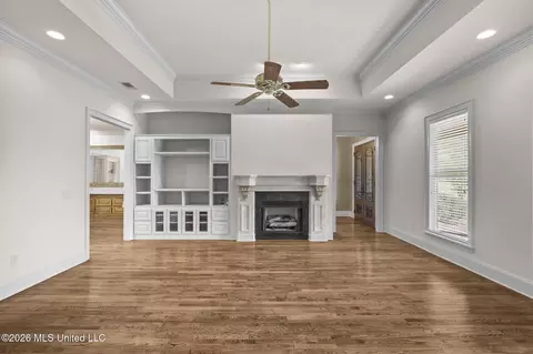 Living - 476 Wimbledon Dr, Brandon, MS 39047 photo 2 of 9