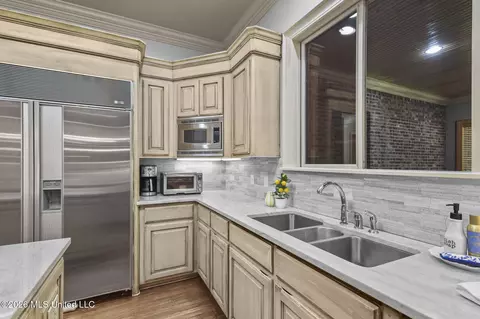 Kitchen - 476 Wimbledon Dr, Brandon, MS 39047 photo 5 of 7