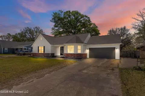 915 Birchfield Pl, Southaven, MS 38671