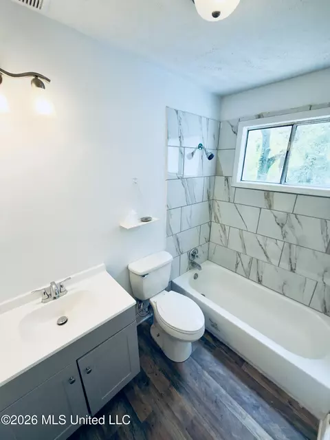 Bath - 2814 Charleston Dr, Jackson, MS 39212 photo 2 of 2
