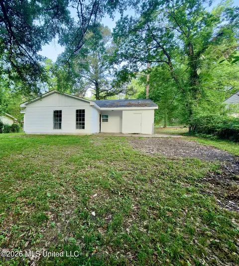 Exterior - 2814 Charleston Dr, Jackson, MS 39212 photo 2 of 2