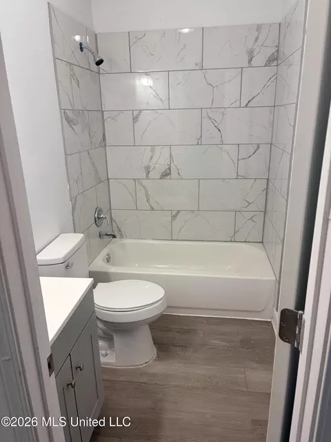 Bath - 2814 Charleston Dr, Jackson, MS 39212 photo 1 of 2