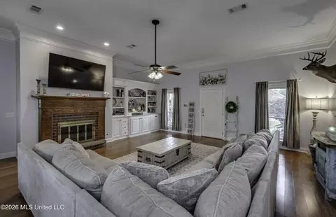 Living - 23 Dawnview Dr, Brandon, MS 39042 photo 3 of 3