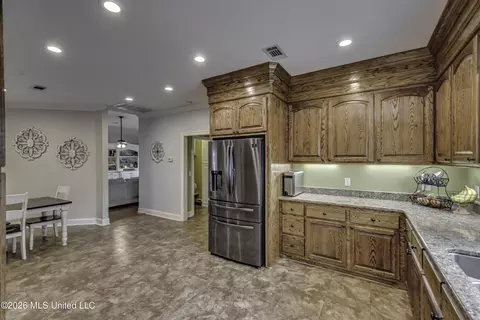 Kitchen - 23 Dawnview Dr, Brandon, MS 39042 photo 1 of 7
