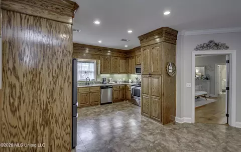Kitchen - 23 Dawnview Dr, Brandon, MS 39042 photo 7 of 7