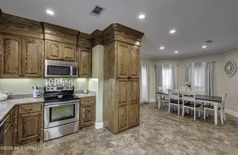 Kitchen - 23 Dawnview Dr, Brandon, MS 39042 photo 6 of 7
