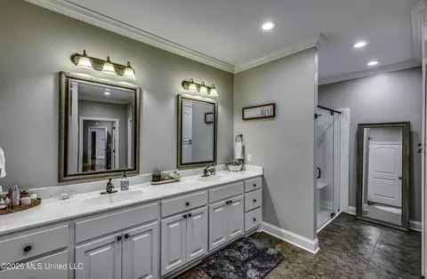 Bath - 23 Dawnview Dr, Brandon, MS 39042 photo 3 of 6
