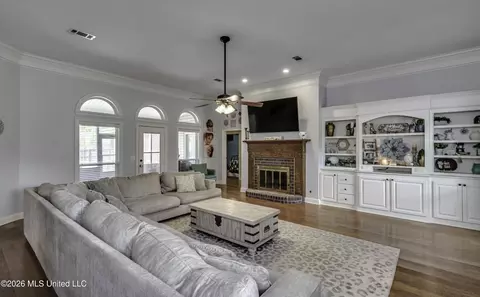 Living - 23 Dawnview Dr, Brandon, MS 39042 photo 1 of 3