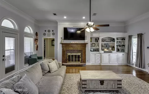 Living - 23 Dawnview Dr, Brandon, MS 39042 photo 2 of 3