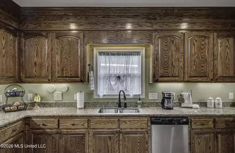 Kitchen - 23 Dawnview Dr, Brandon, MS 39042 photo 4 of 7