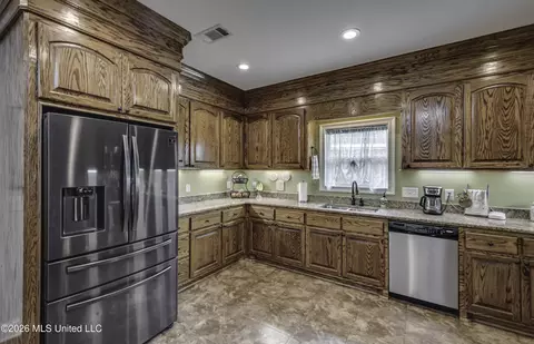 Kitchen - 23 Dawnview Dr, Brandon, MS 39042 photo 5 of 7