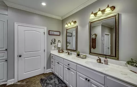 Bath - 23 Dawnview Dr, Brandon, MS 39042 photo 2 of 6