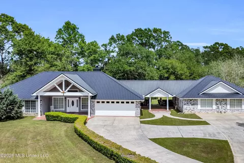39 Oak Allee Dr, Picayune, MS 39466