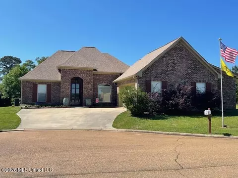 1018 Fairway Cv, Mccomb, MS 39648