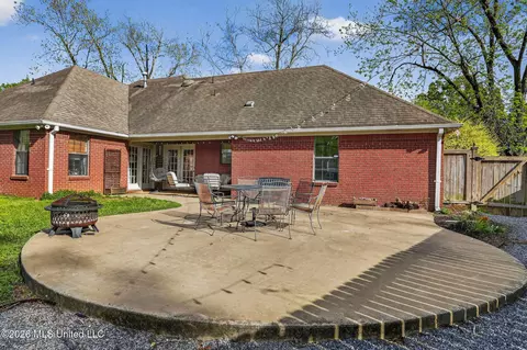 Exterior - 614 Spencer Dr, Brandon, MS 39042 photo 5 of 8