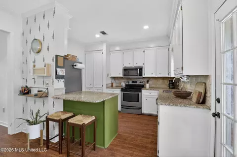 Kitchen - 614 Spencer Dr, Brandon, MS 39042 photo 1 of 4