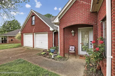 Exterior - 614 Spencer Dr, Brandon, MS 39042 photo 3 of 8