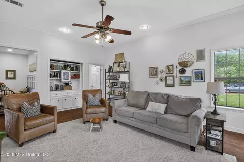 Living - 614 Spencer Dr, Brandon, MS 39042 photo 1 of 1