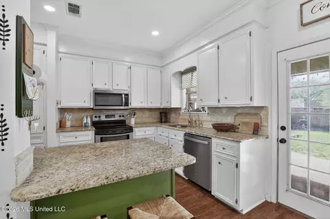 Kitchen - 614 Spencer Dr, Brandon, MS 39042 photo 2 of 4