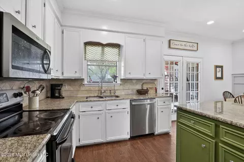 Kitchen - 614 Spencer Dr, Brandon, MS 39042 photo 3 of 4