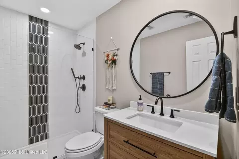 Bath - 614 Spencer Dr, Brandon, MS 39042 photo 6 of 6