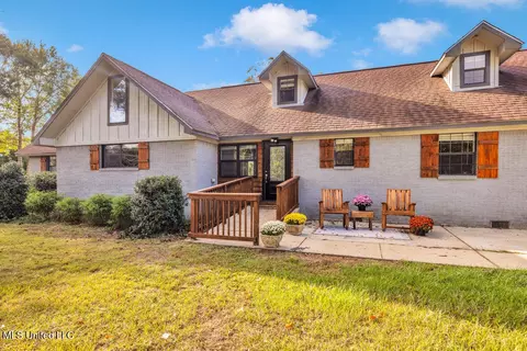 8012 Coleman Homestead Rd, Moss Point, MS 39562