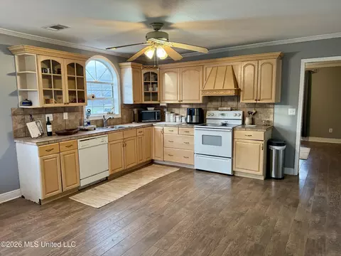 Kitchen - 726 Neal Rd, Forest, MS 39074 photo 1 of 2