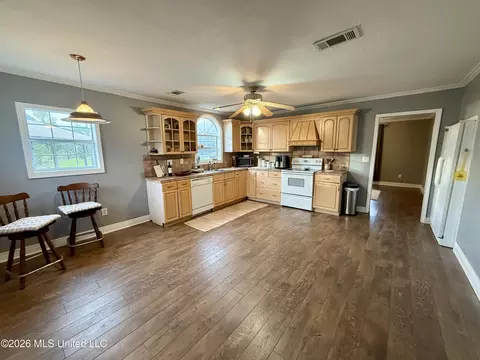 Kitchen - 726 Neal Rd, Forest, MS 39074 photo 2 of 2