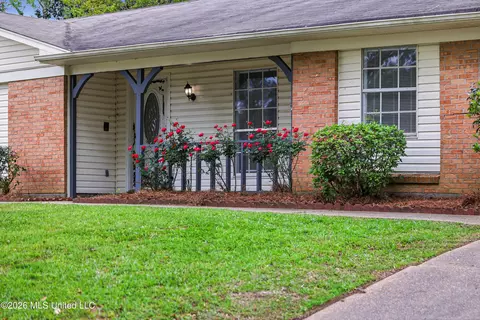 1206 Cliffdale Dr, Clinton, MS 39056