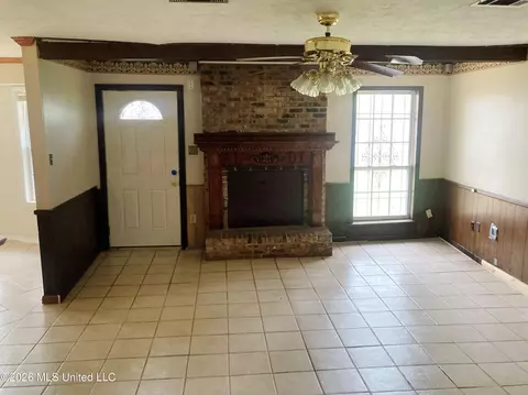Living - 120 Richview Pl, Jackson, MS 39206 photo 2 of 2