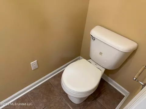 Bath - 813 Whippoorwill Dr, Brandon, MS 39047 photo 1 of 6