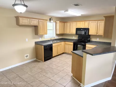 Kitchen - 813 Whippoorwill Dr, Brandon, MS 39047 photo 2 of 3