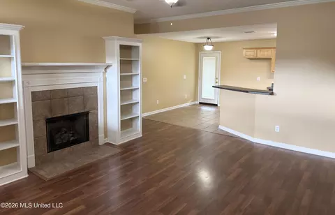 Living - 813 Whippoorwill Dr, Brandon, MS 39047 photo 3 of 4