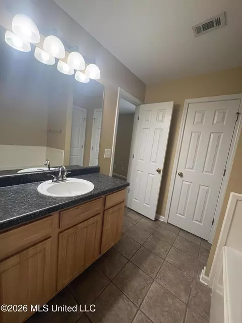 Bath - 813 Whippoorwill Dr, Brandon, MS 39047 photo 6 of 6