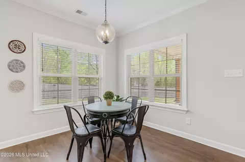 Dining - 1706 Bristol Dr, Nesbit, MS 38651 photo 2 of 2