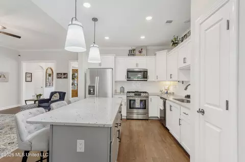 Kitchen - 1706 Bristol Dr, Nesbit, MS 38651 photo 2 of 3